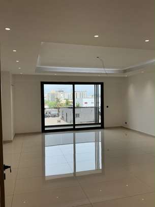 APPARTEMENT F5 GRAND STANDING AVEC PISCINE À NGOR ALMADIES image 2