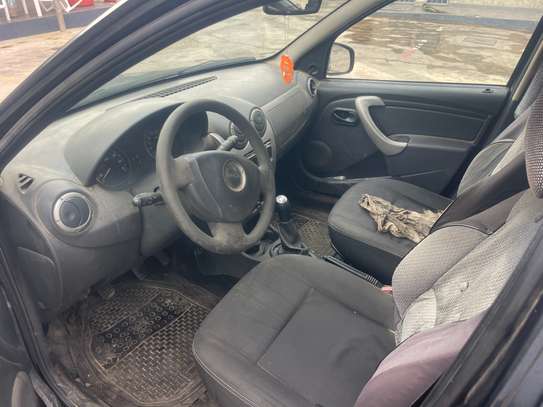 Dacia sandero 2010 image 2