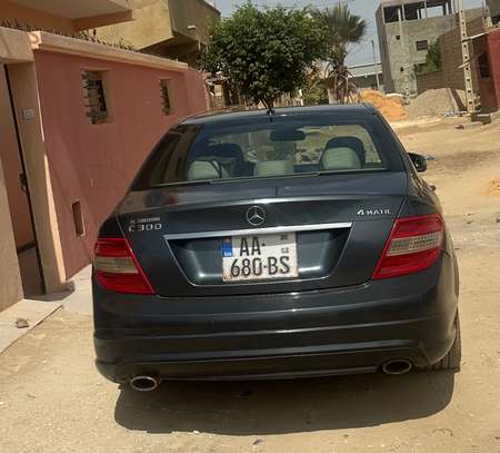 Mercedes-Benz 300 2011 image 2