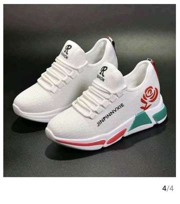 Chaussures homme et femme image 2