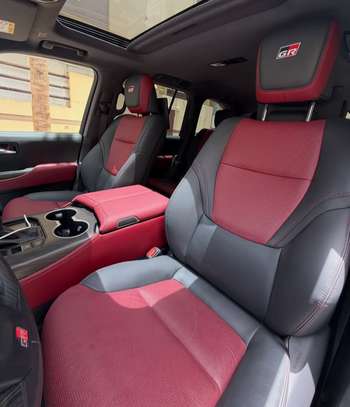 TOYOTA LAND CRUISER 300 GR Sport 2026 image 9