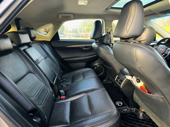 Lexus NX300h 2020 image 7