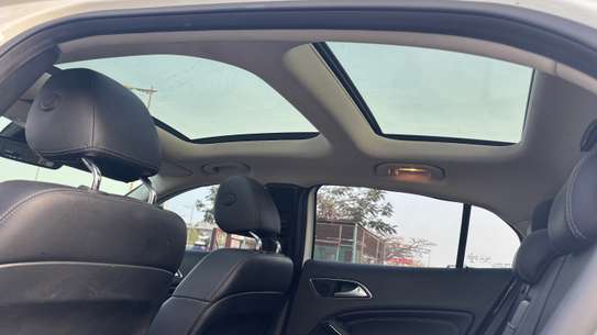 MERCEDES GLA200 image 10