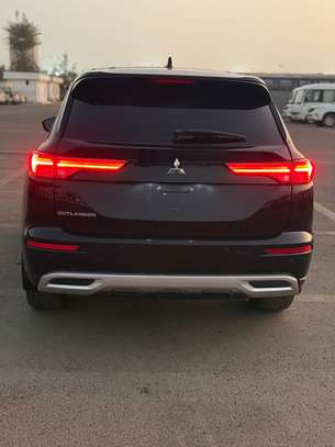 Mitsubishi outlander Anne 2023 full option image 12