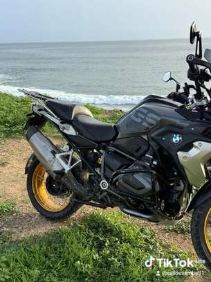 BMW R1250 GS 1250 cm³ noir mat moto d'aventure image 11