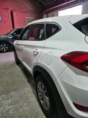 Hyundai tucson image 3
