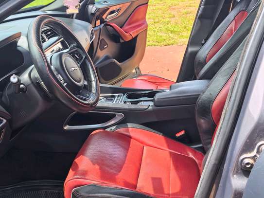 VENDS JAGUAR F-PACE V6 image 9