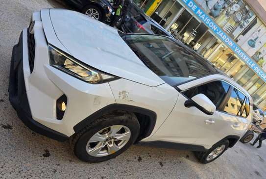 Toyota RAV4 XLE 2021 image 2