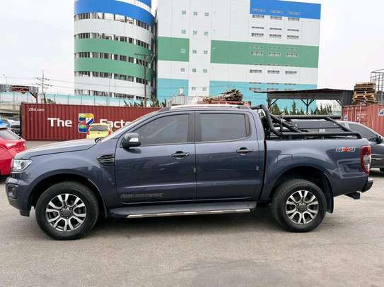 Ford Ranger 4x4 Bleu foncé Pickup robuste image 5
