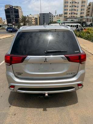 Mitsubishi outlander Phev image 9