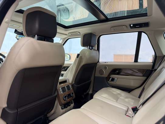 Range Rover HSE luxury image 9