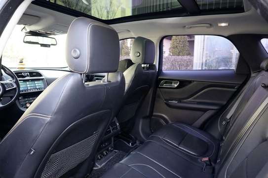 Jaguar F-Pace 2.0d R-Sport (2017) image 10
