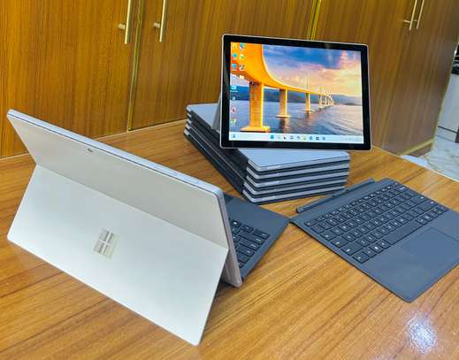 Surface pro5 i5 image 2