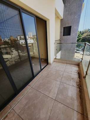 APPARTEMENT F4 À LOUER A LA CITE MBACKIYOU FAYE image 10