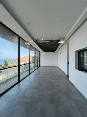 F4 d e225 m² à vendre sur la corniche image 13