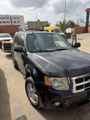 Ford Escape SUV noir spacieux et polyvalent image 3