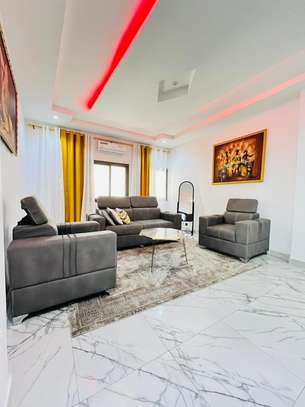 Appartement F2 Meublé à Louer au POINT E image 5
