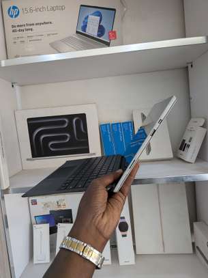 Surface Pro5 ) i5 7e generation ) 8g de ram ) 256 SSD image 4