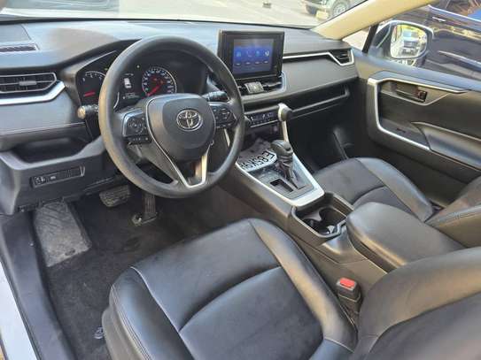 Toyota RAV4 XLE 2021 image 6