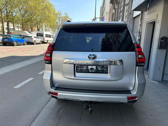 Toyota land cruiser prado image 8