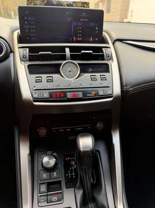 Lexus NX300H Année 2018 image 5