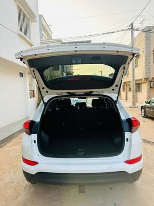 Je vends ma Hyundai Tucson 2016 automatique essence image 8