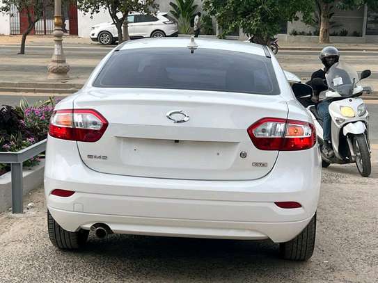RENAULT image 3