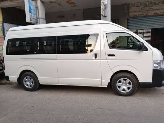 Toyota Hiace — Van neuf, minibus 15 places image 5