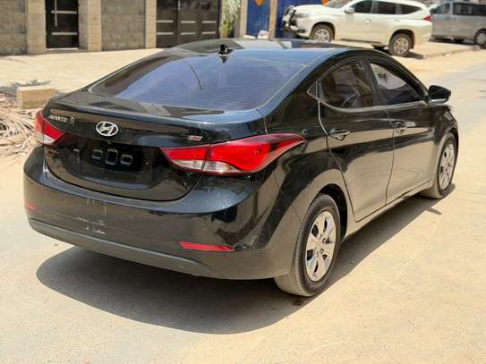 Hyundai Elantra avante image 6