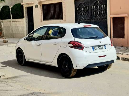 Peugeot 208 image 3