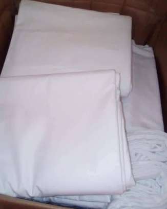 Drap blanche 100% coton avec 2 oreillers image 5