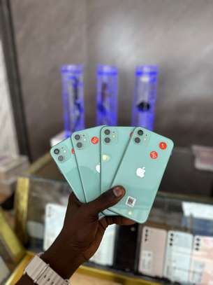 Iphone 11 simple 128 et 64 giga image 2