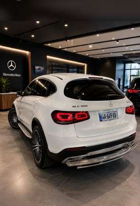 Mercedes benz glc 300 image 4