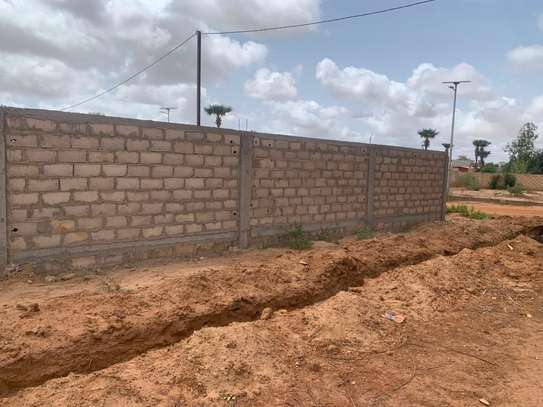 ESPACE CLOTURE 1300 M2 A LOUER A MBODIENE RTE DE TIVAOUANE image 5