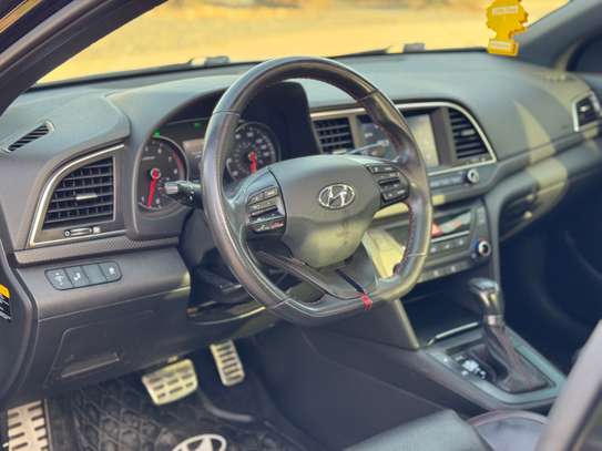 Hyundai Elantra Sport 2018  1.6L image 8