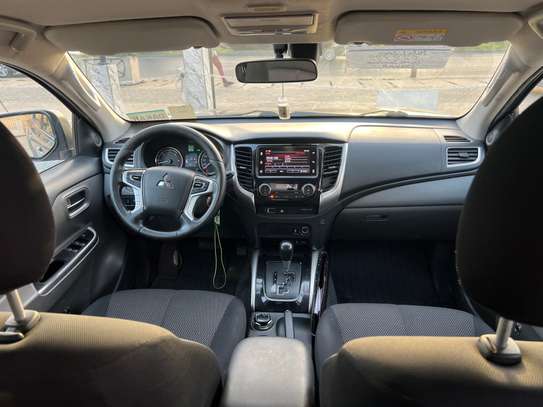 Mitsubishi L200 pickup 2018 image 12