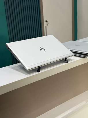 Hp elitebook 840 G8 image 4