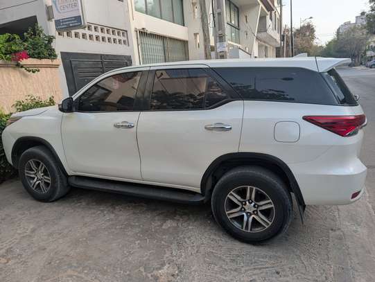Toyota fortuner 2023 image 2