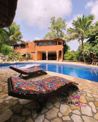 Domaine afro contemporain à vendre à Saly image 4