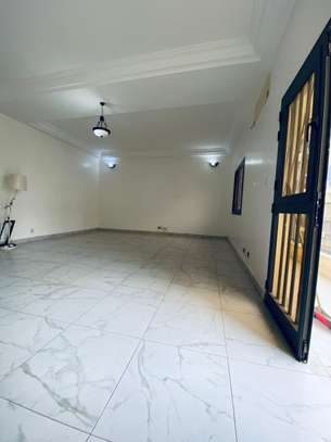 Bel appartement à la Sicap Foire image 3