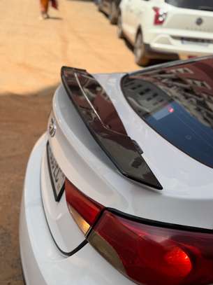 Hyundai Elantra image 9