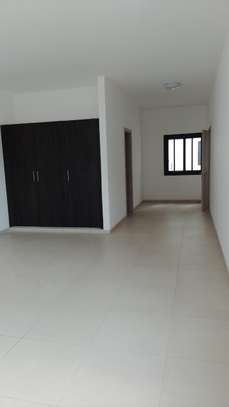 F4 standing à louer Point E image 10