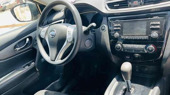 Nissan Rogue SUV noir polyvalent et spacieux image 6