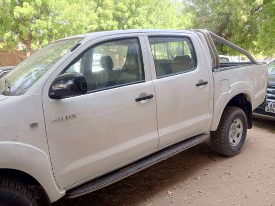 Toyota Hilux 4x4 image 8