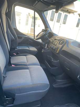 Renault Master utilitaire blanc grand volume image 7