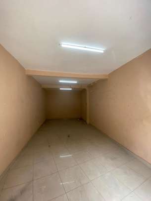 Magasin à louer image 3
