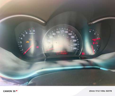 Kia Sorento SUV blanc spacieux prêt à rouler image 5