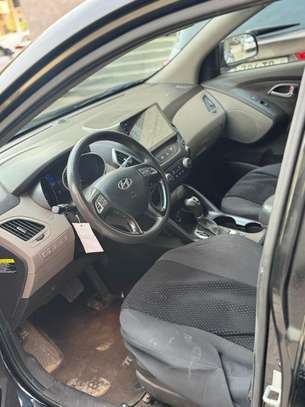 Hyundai SUV noir spacieux maniable et fiable image 11