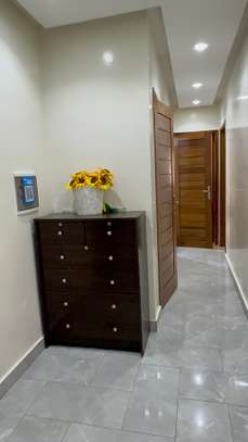 Appartement meublé de 3 chambres. Salon.à louer image 4