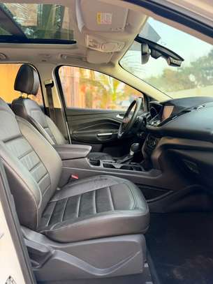 Ford SCAPE SUV blanche espace  polyvalent image 9